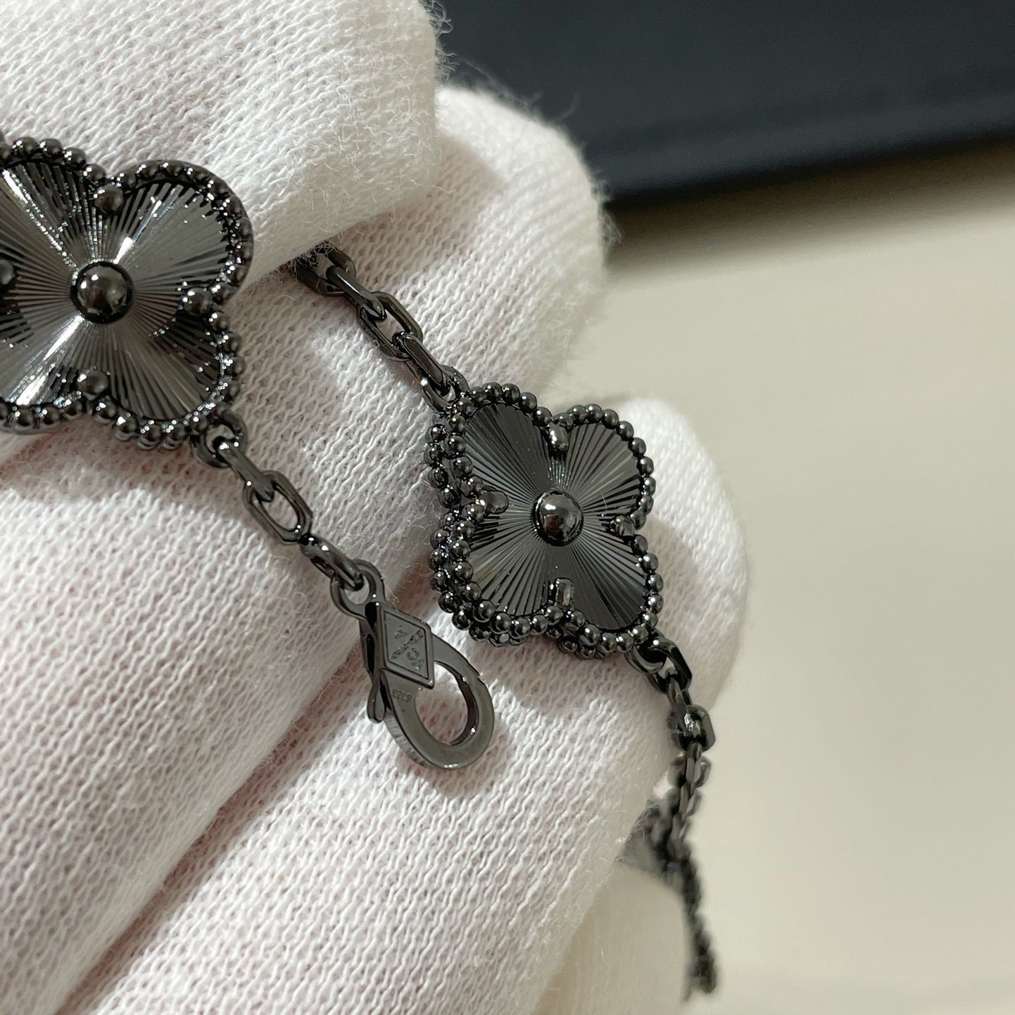 [Lumi Jewels]CLOVER 5 MOTIF BLACK BRACELET