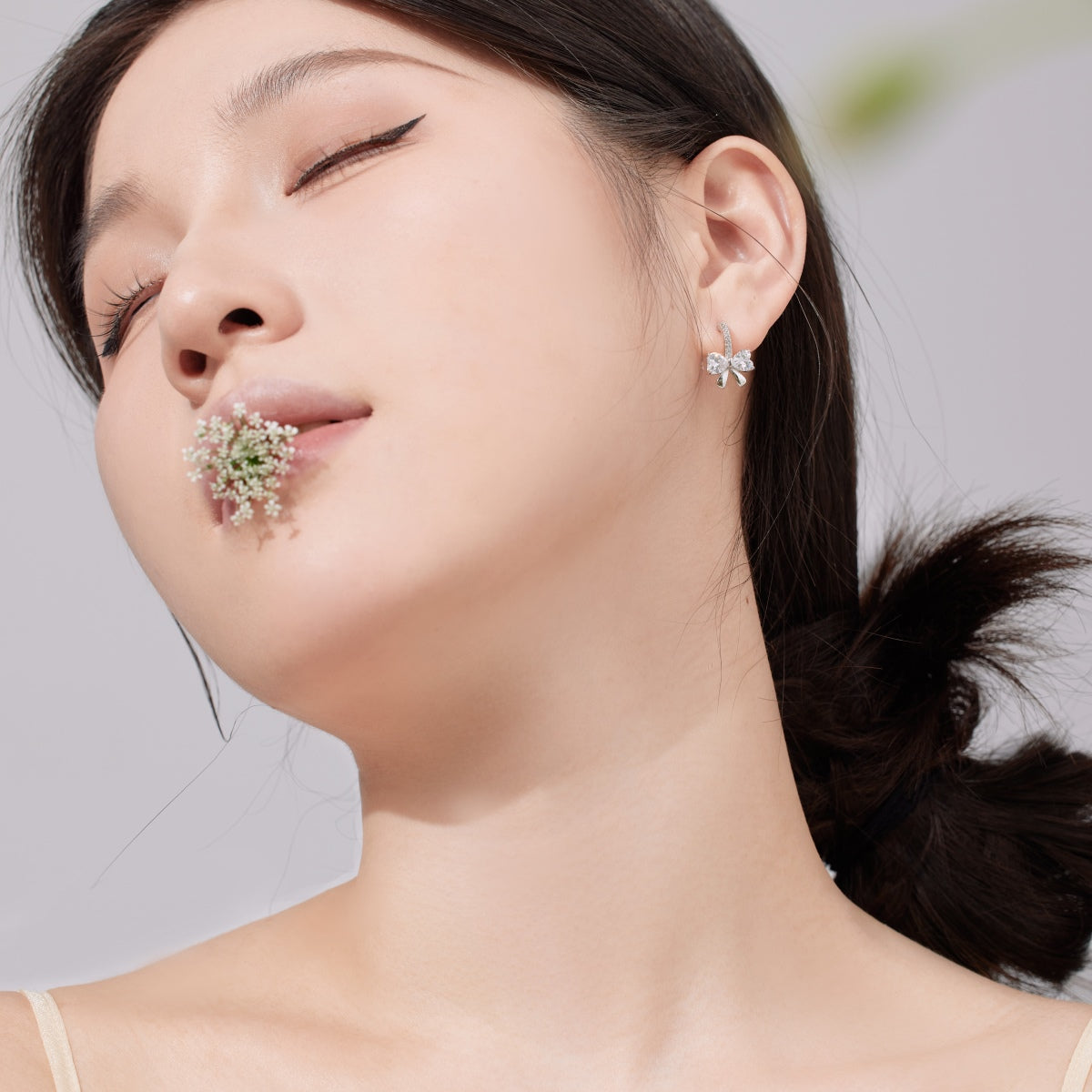 [Lumi Jewels]Exquisite Earrings With Heart-Shaped Bow Design