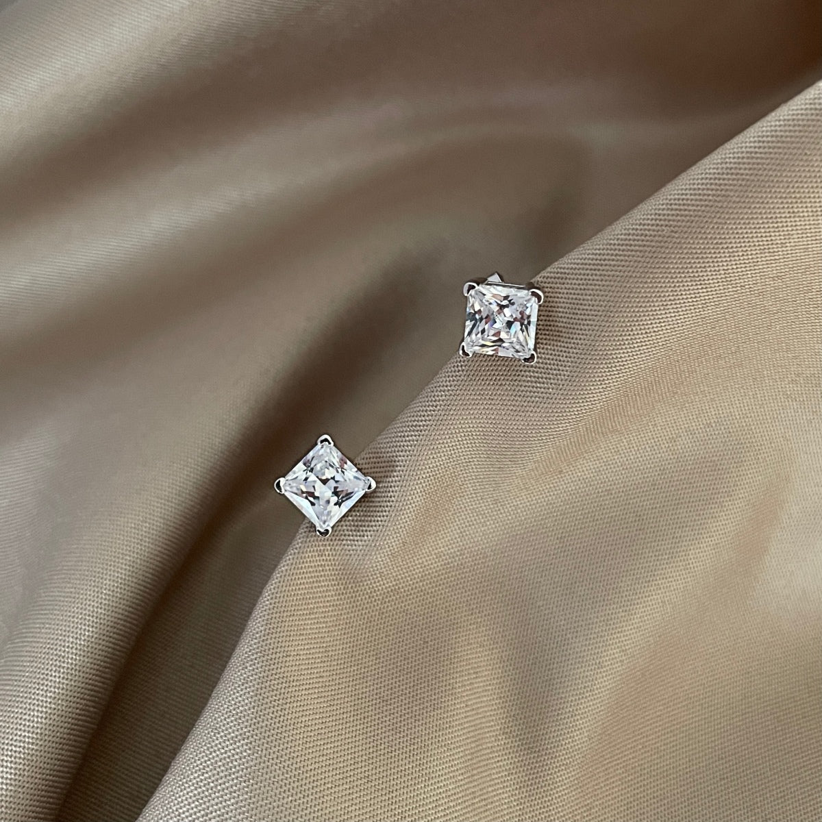 [Lumi Jewels]Delicate Square Shape Earrings