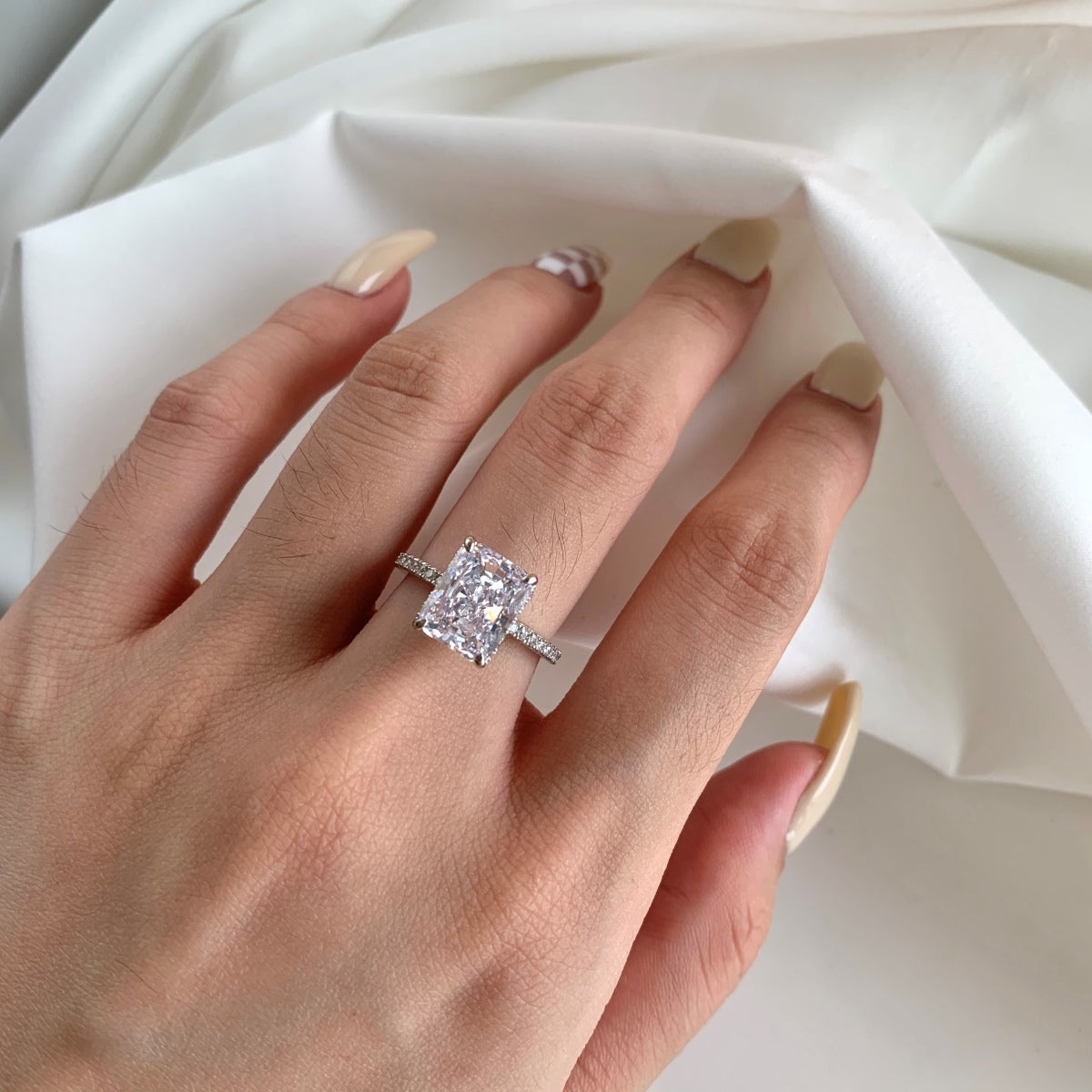 [Lumi Jewels]4.0 Carat Luxurious Engagement Ring