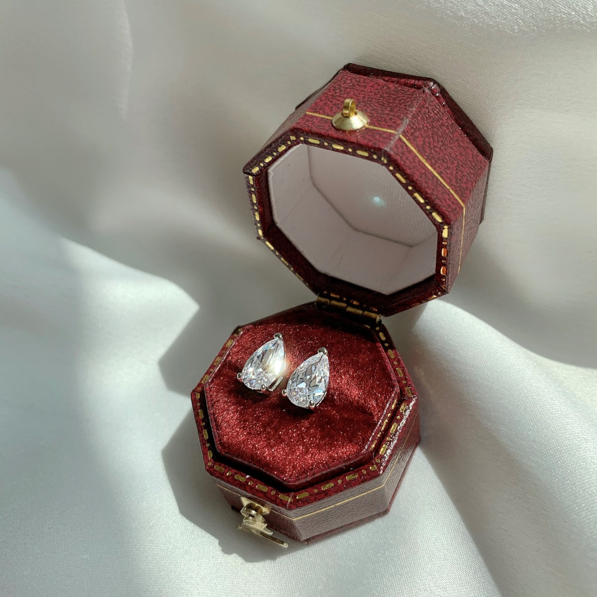 [Lumi Jewels]Ornate Water Drop Shape Earrings