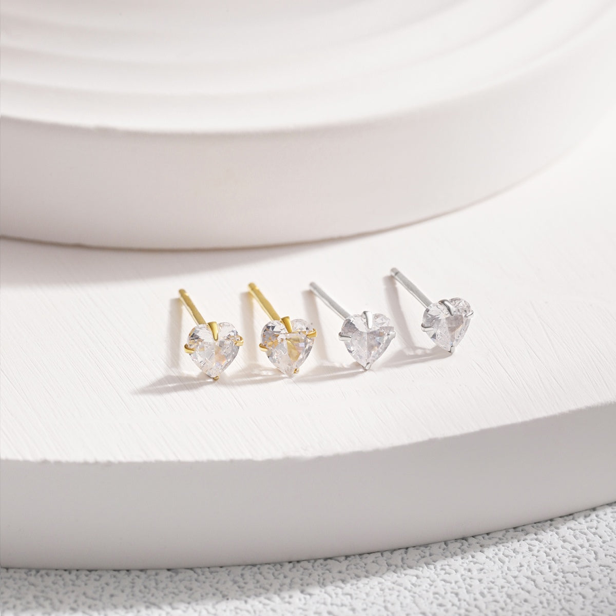[Lumi Jewels]Sparkling Heart Shaped Simple Earrings