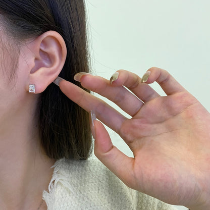 [Lumi Jewels]Stylish Shiny Rectangular Center Stone Stud Earrings