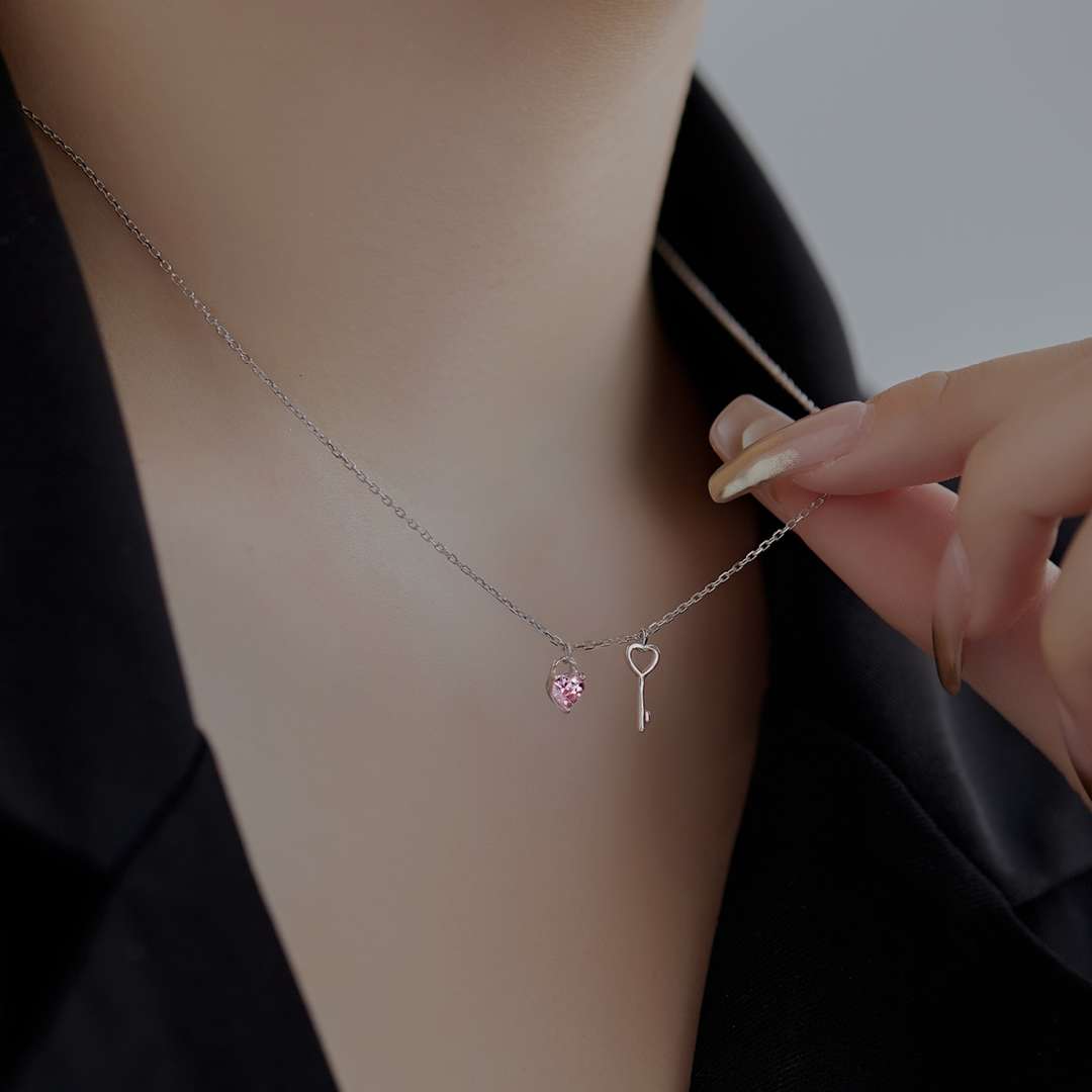 [Lumi Jewels]Unique Heart Shape Key Pendent Necklace