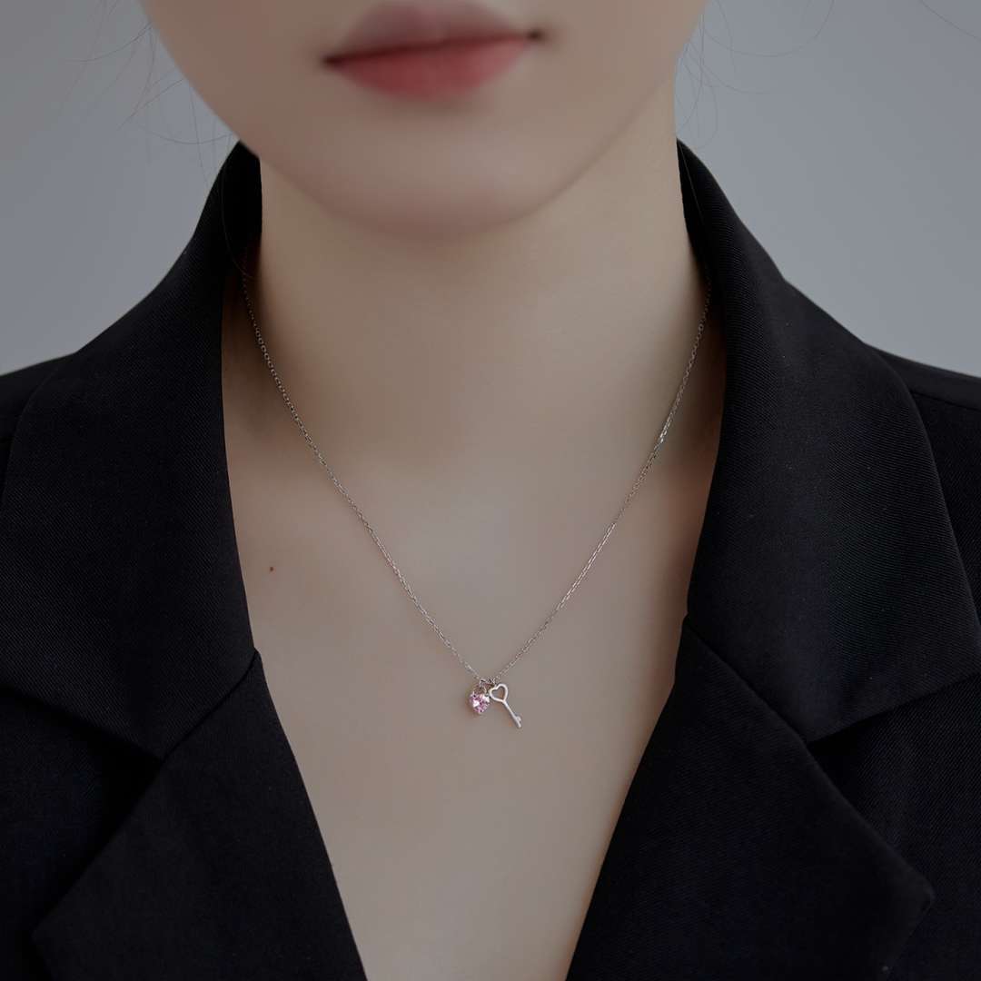[Lumi Jewels]Unique Heart Shape Key Pendent Necklace