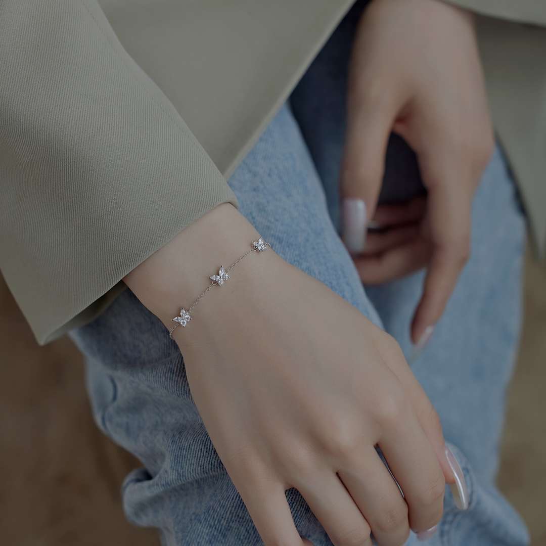 [Lumi Jewels]Radiant Butterfly Shape Necklace