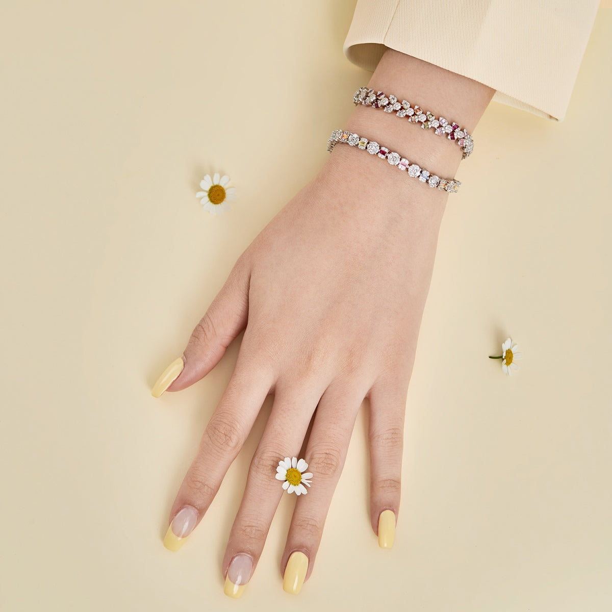 [Lumi Jewels]Dainty Exquisite Flower Shape Daily Bracelet