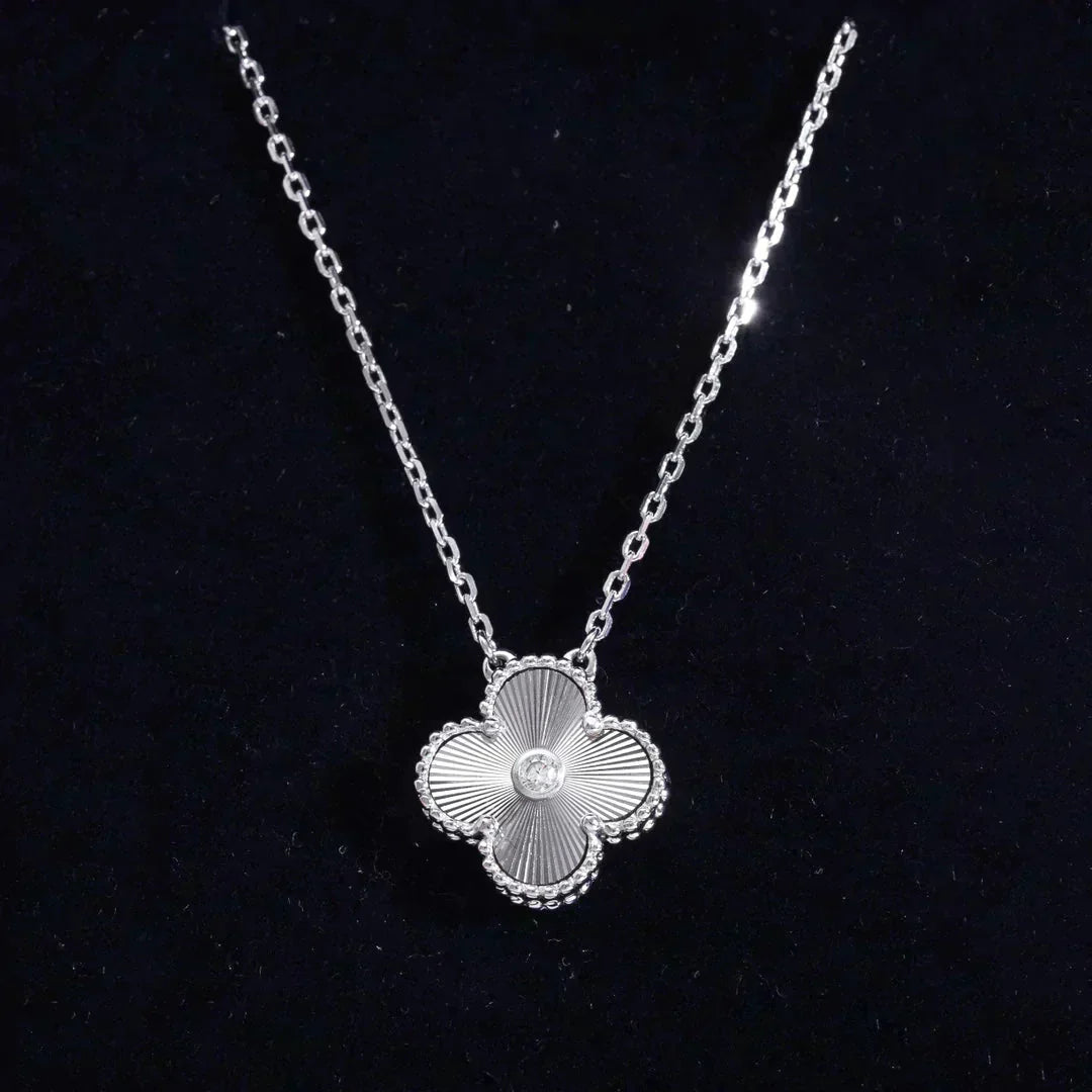 [Lumi Jewels]CLOVER  15MM DIAMOND LASER NECKLACE SILVER