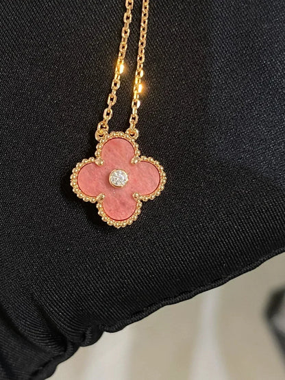 [Lumi Jewels]CLOVER 15MM DIAMOND RHODONITE NECKLACE