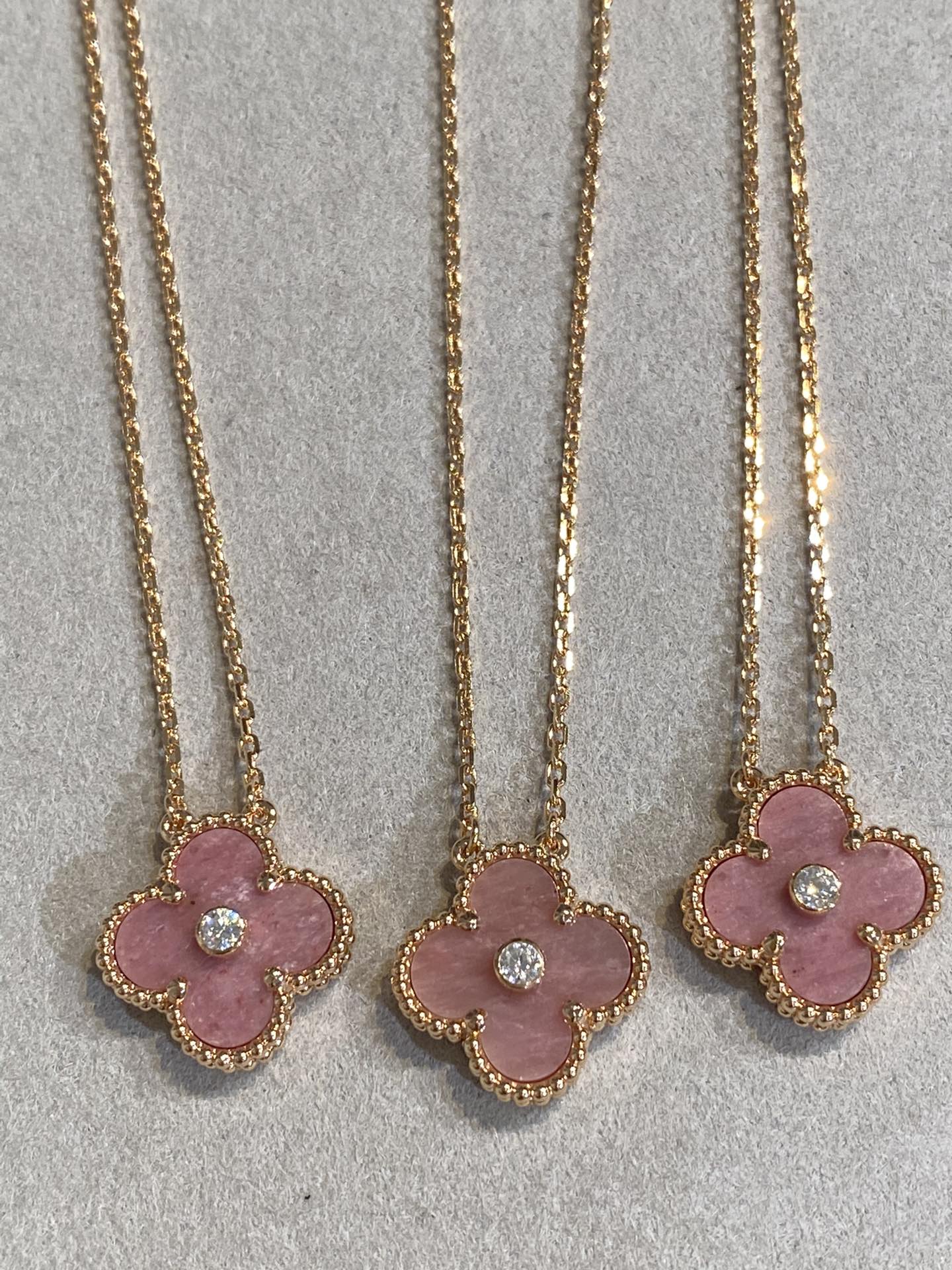 [Lumi Jewels]CLOVER 15MM DIAMOND RHODONITE NECKLACE
