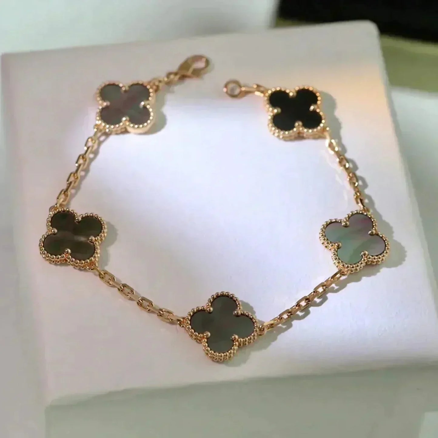 [Lumi Jewels]BRACELET TRÈFLE 5 MOTIFS NACRE GRISE