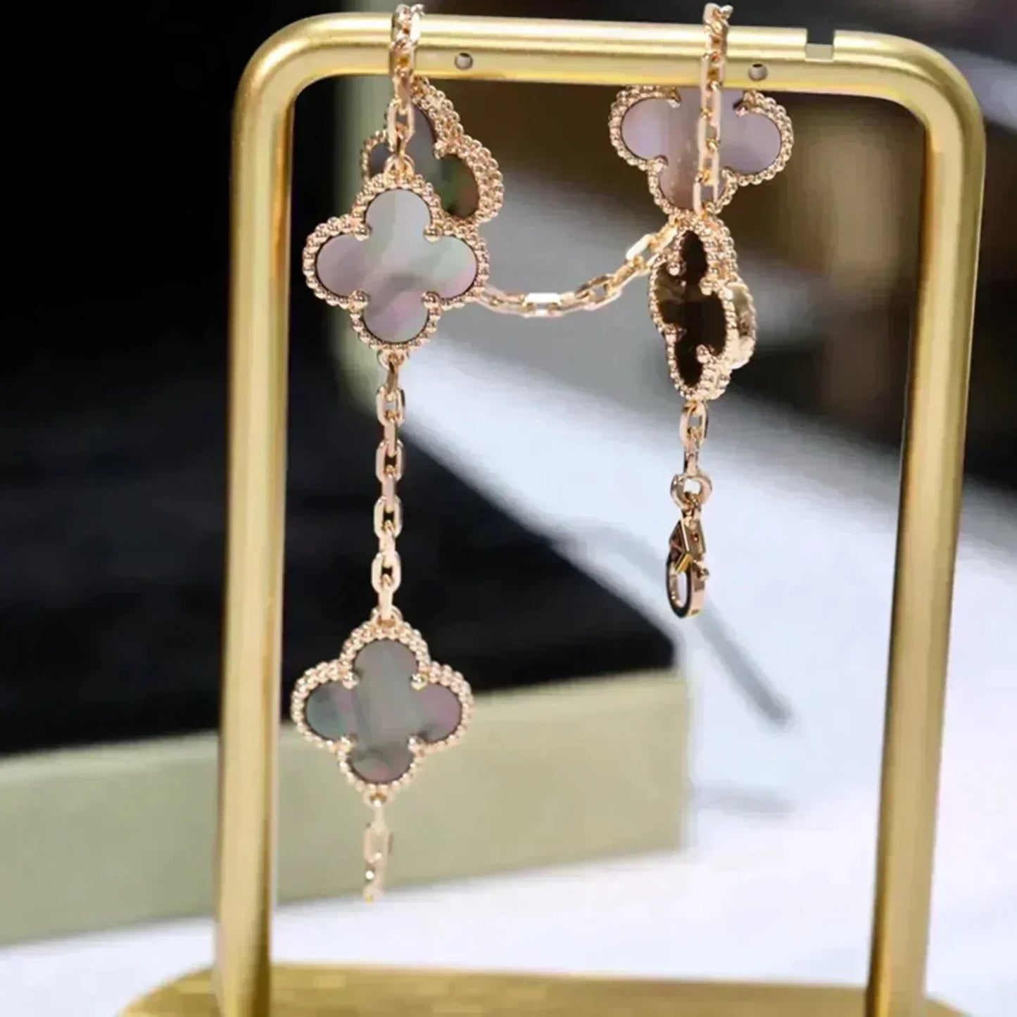 [Lumi Jewels]CLOVER 5 MOTIF GRAY MOP  BRACELET