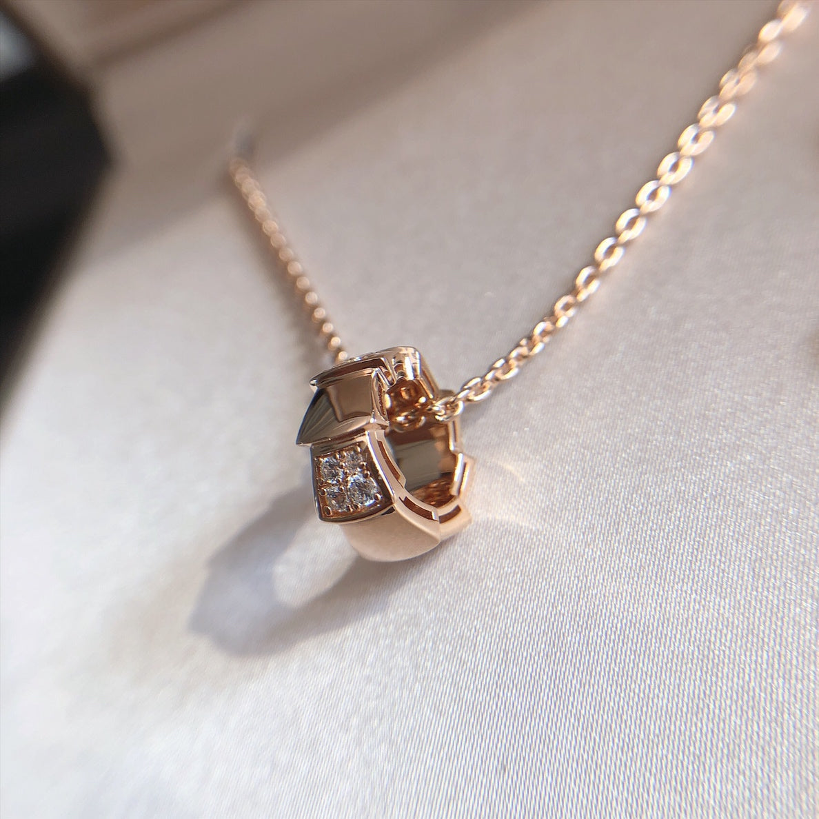 [Lumi Jewels]COLLIER PENDENTIF SERPENTIN DIAMANTS OR ROSE