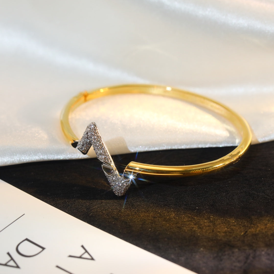 [Lumi Jewels]VOLTE UPSITE DOWN GOLD DIAMOND BRACELET