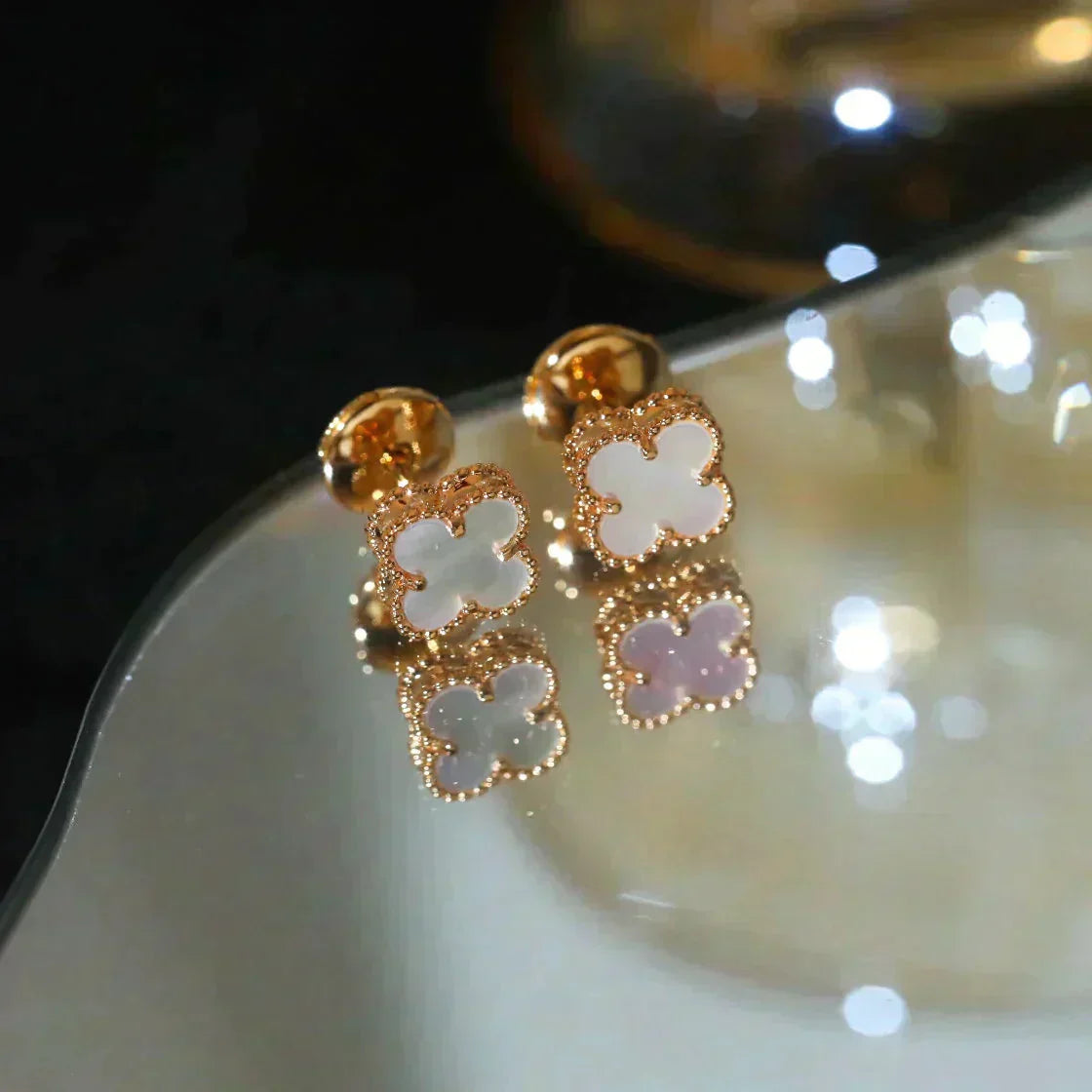 [Lumi Jewels]CLOVER MINI 9.5MM WHITE MOP EARRINGS