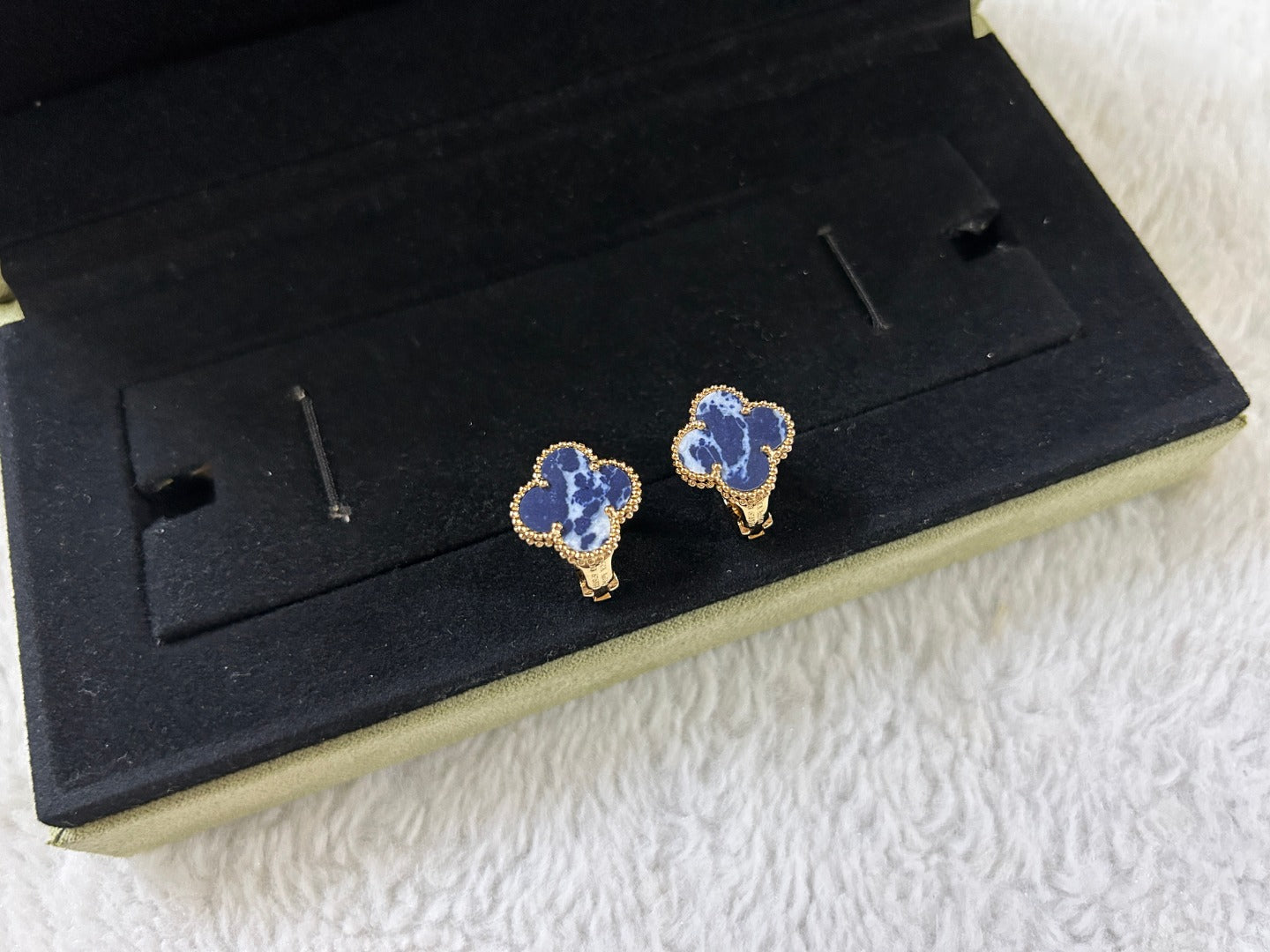[Lumi Jewels]CLOVER PIETERSITE MEDIUM STUD EARRINGS