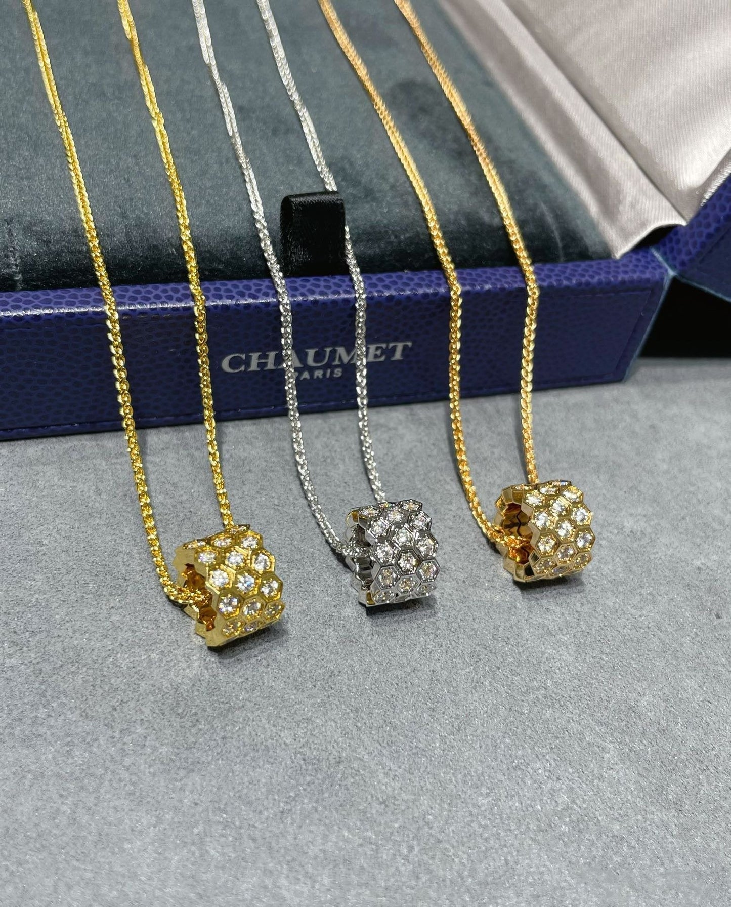 [Lumi Jewels]BEE LOVE DIAMOND PAVED 3 ROW NECKLACE