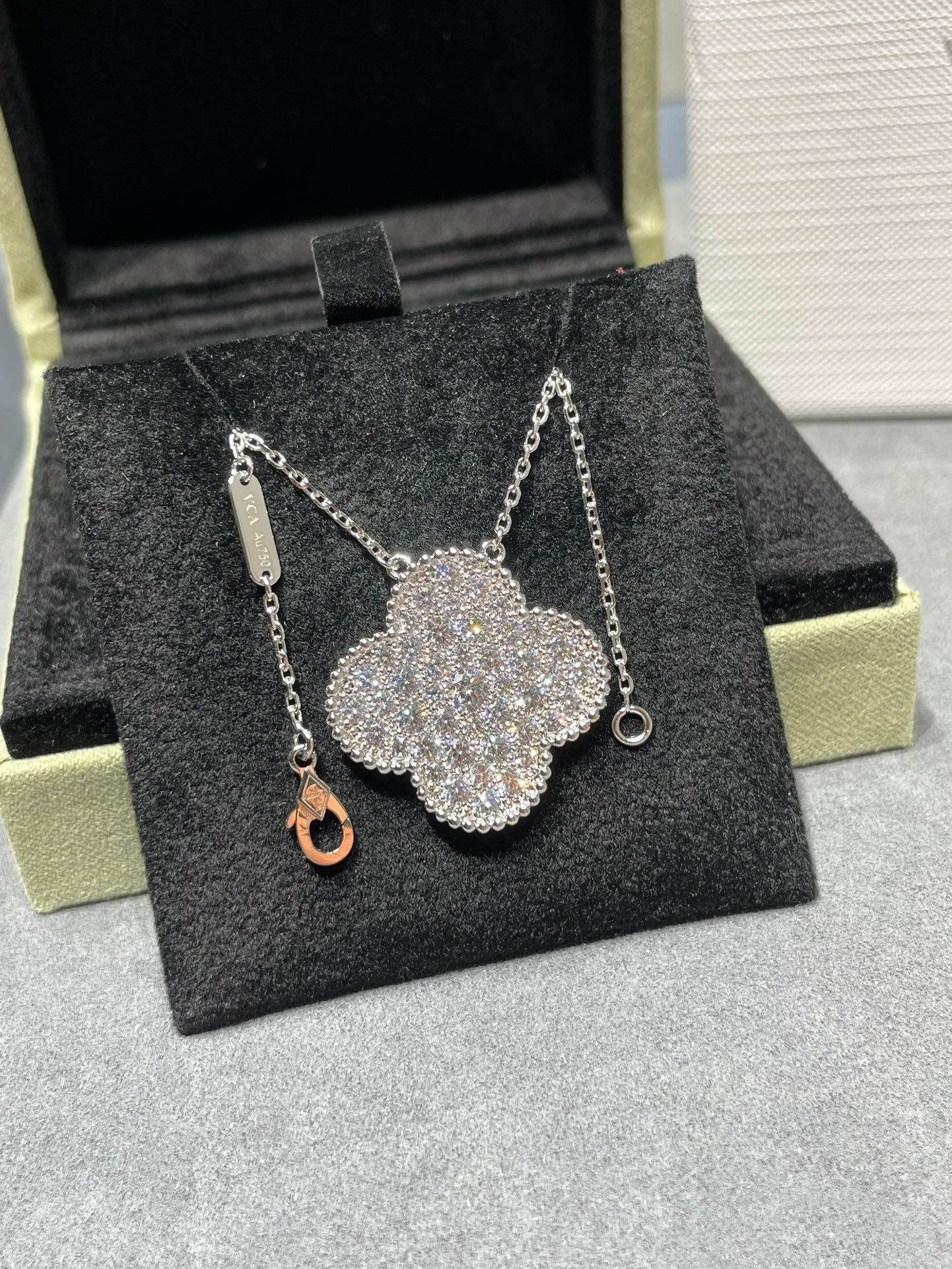[Lumi Jewels]CLOVER 25MM LARGE PENDANT DIAMOND PAVED SILVER NECKLACE