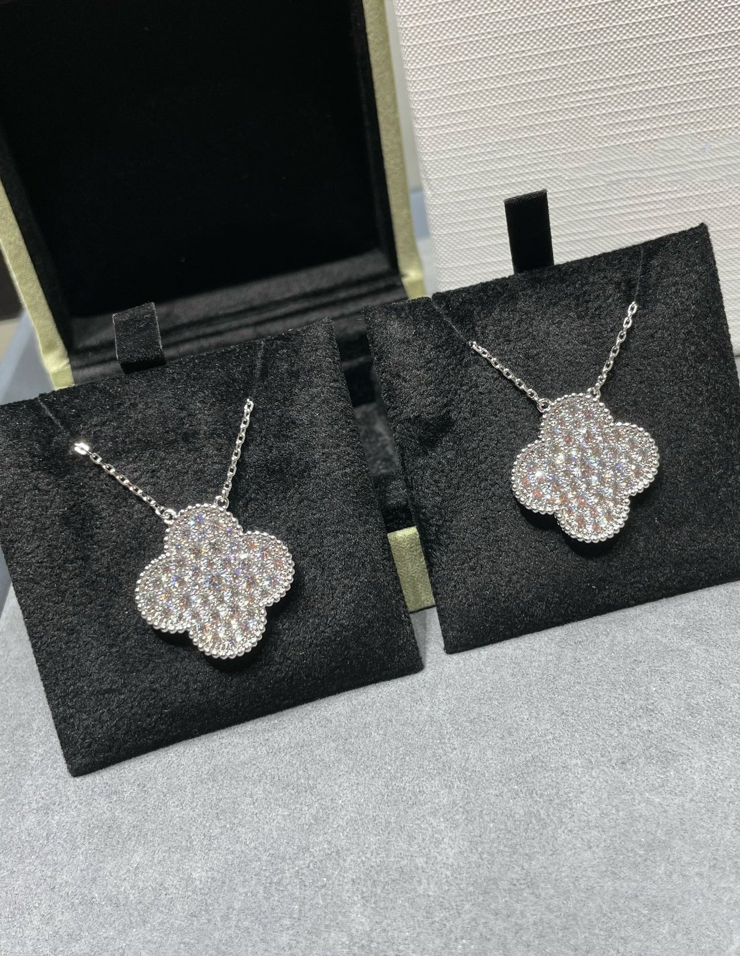 [Lumi Jewels]CLOVER 25MM LARGE PENDANT DIAMOND PAVED SILVER NECKLACE
