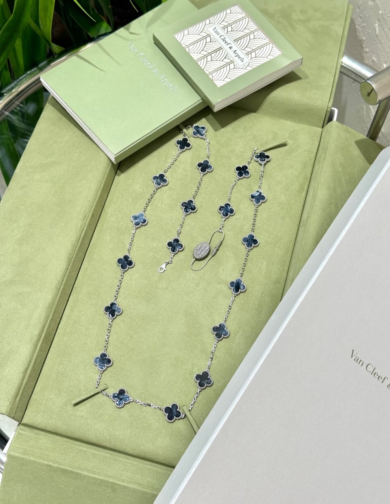 [Lumi Jewels]COLLIER TRÈFLE 20 MOTIFS PIERRES PLATES