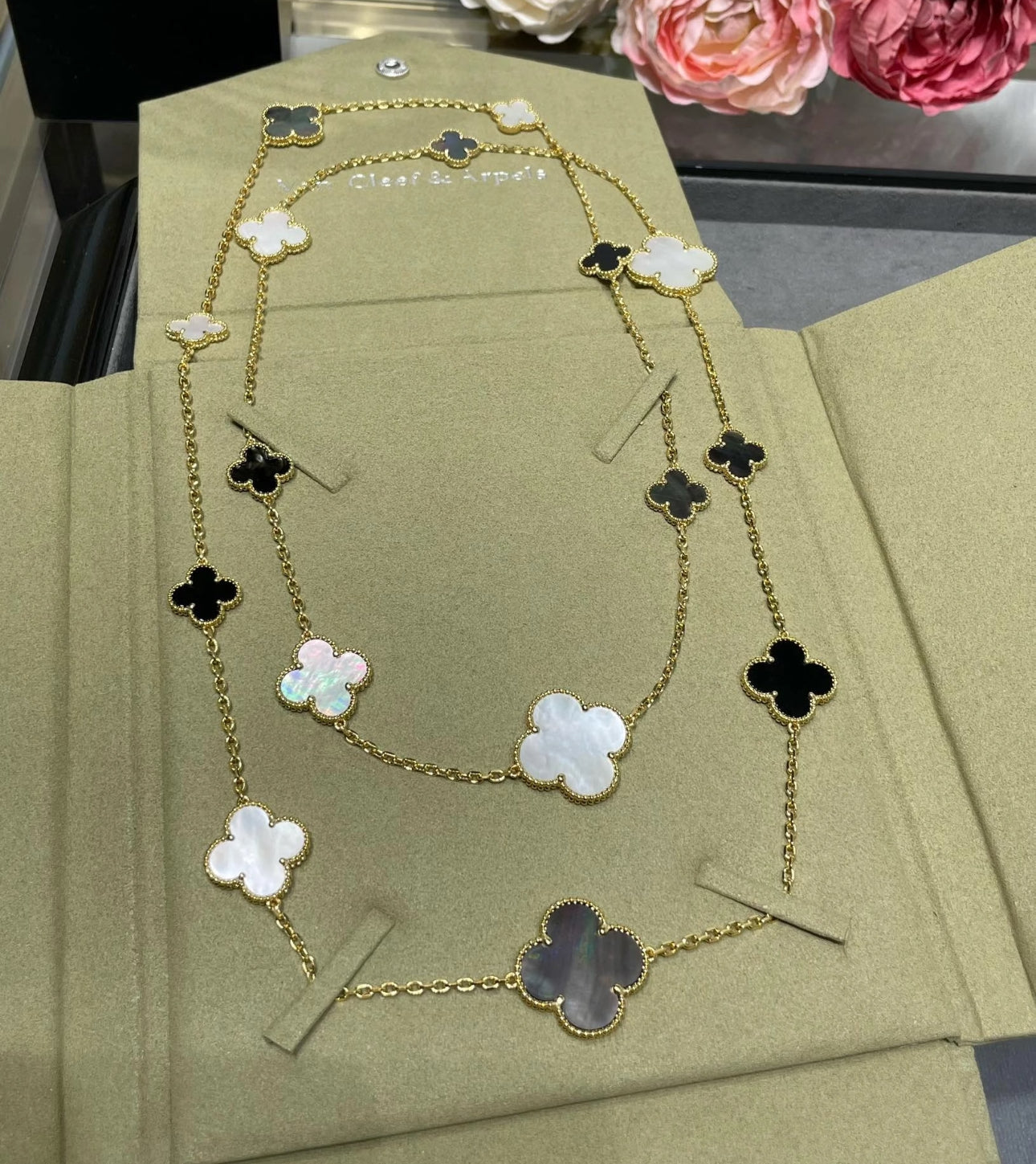[Lumi Jewels]CLOVER 16 MOTIF WHITE NECKLACE