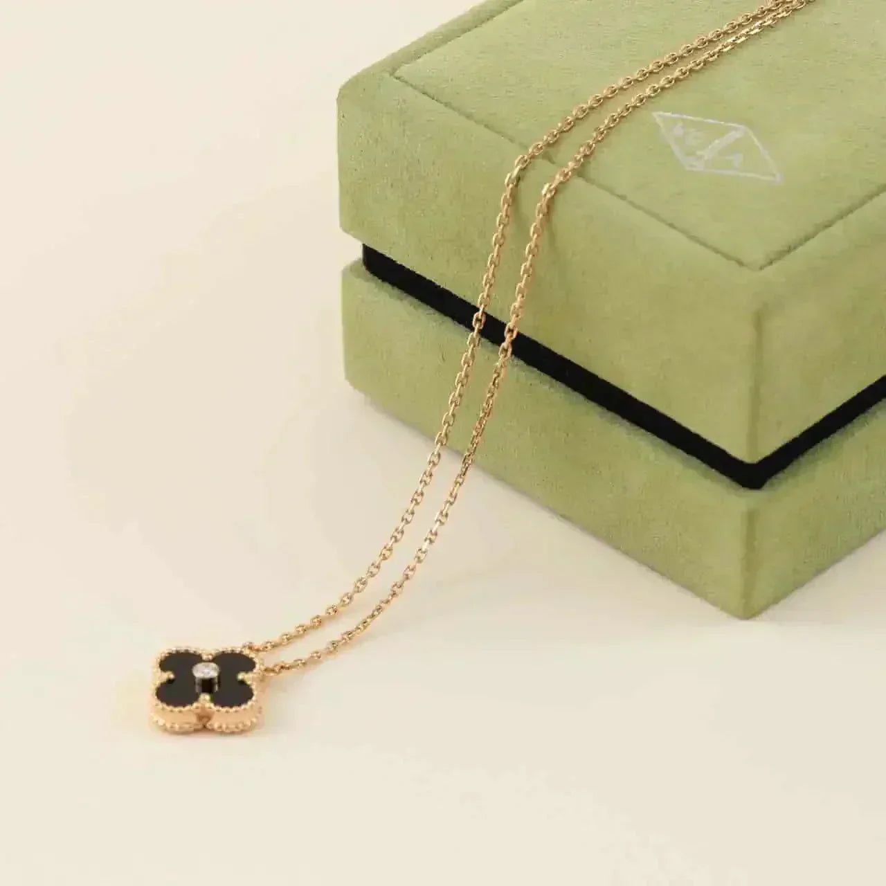 [Lumi Jewels]CLOVER 15MM DIAMOND ONYX NECKLACE