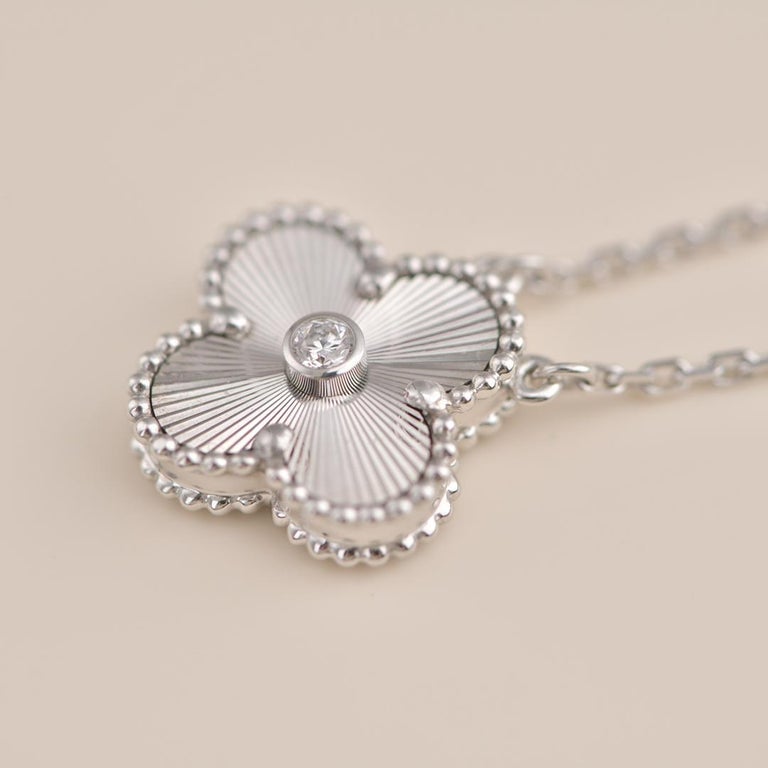 [Lumi Jewels]CLOVER  15MM DIAMOND LASER NECKLACE SILVER