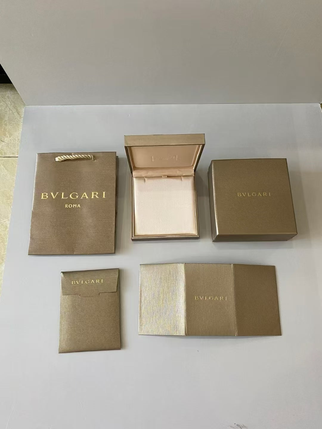 [Lumi Jewels ]BV BRACELET NECKLACE RING BOX GIFT BAG