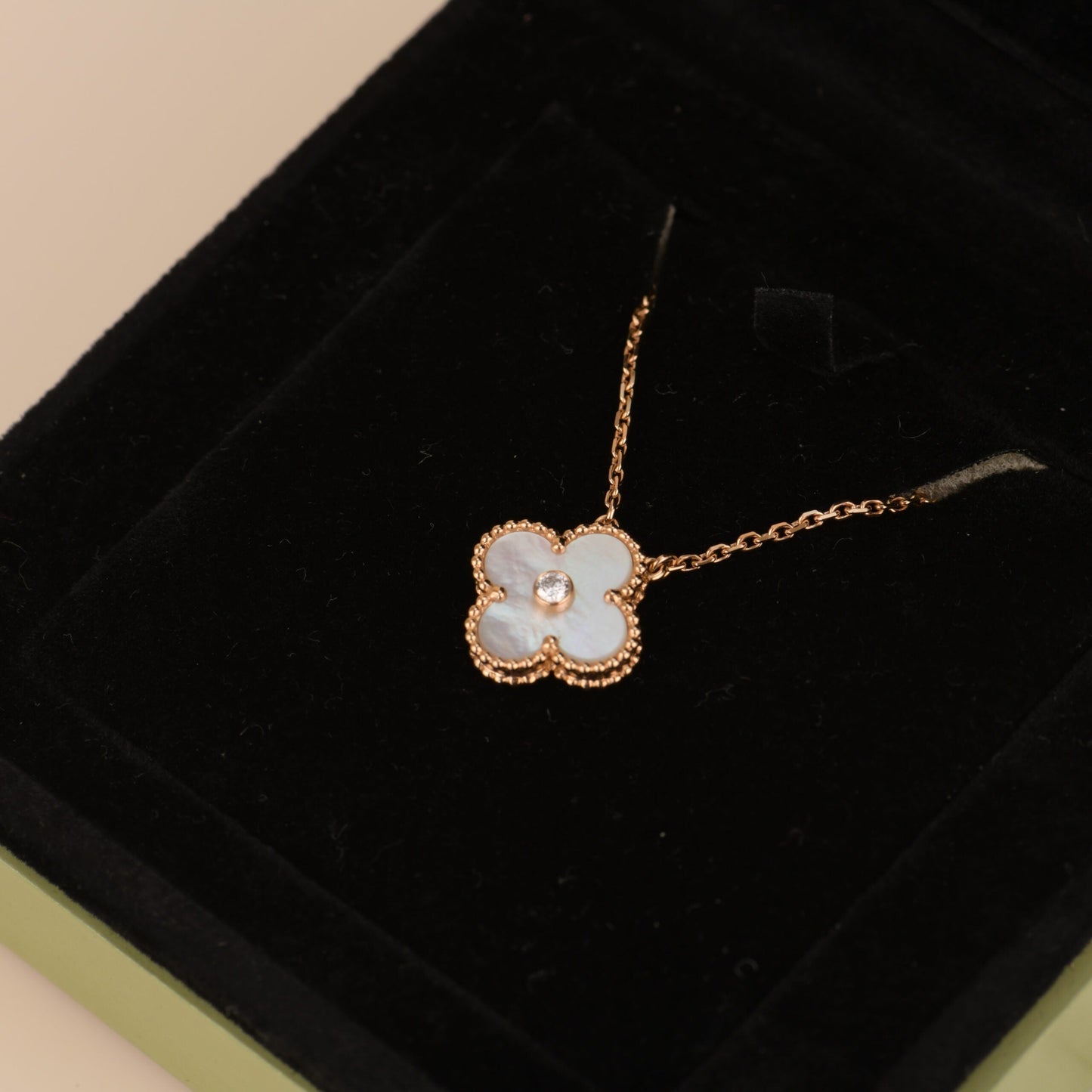 [Lumi Jewels]CLOVER 15MM DIAMOND WHITE FRITILLARIA NECKLACE
