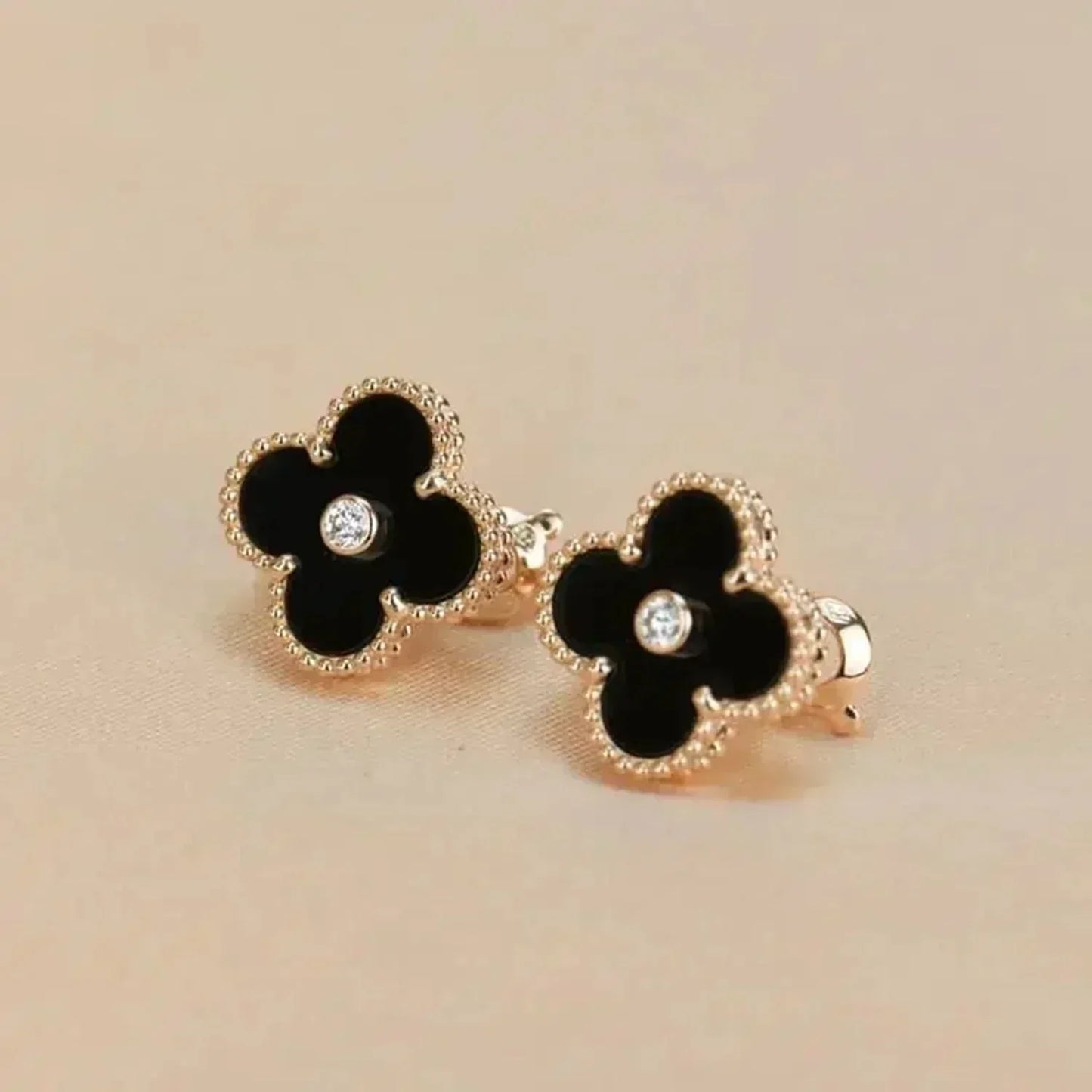 [Lumi Jewels]CLOVER MEDIUM 1 MOTIFS ONYX DIAMOND EARRINGS