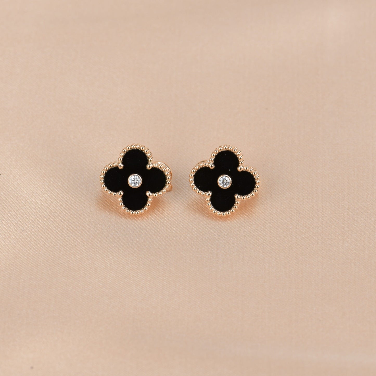 [Lumi Jewels]CLOVER MEDIUM 1 MOTIFS ONYX DIAMOND EARRINGS