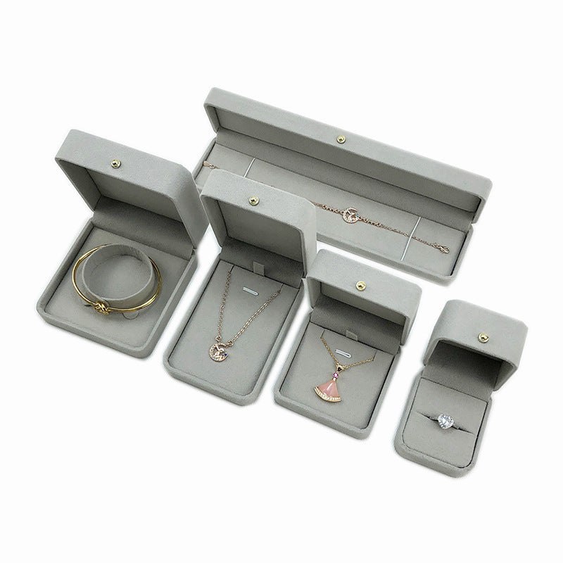 BOÎTE CADEAU À BIJOUX EN FLANELLE (SANS LOGO)