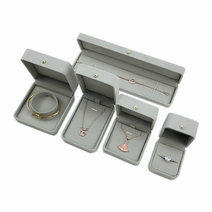 BOÎTE CADEAU À BIJOUX EN FLANELLE (SANS LOGO)