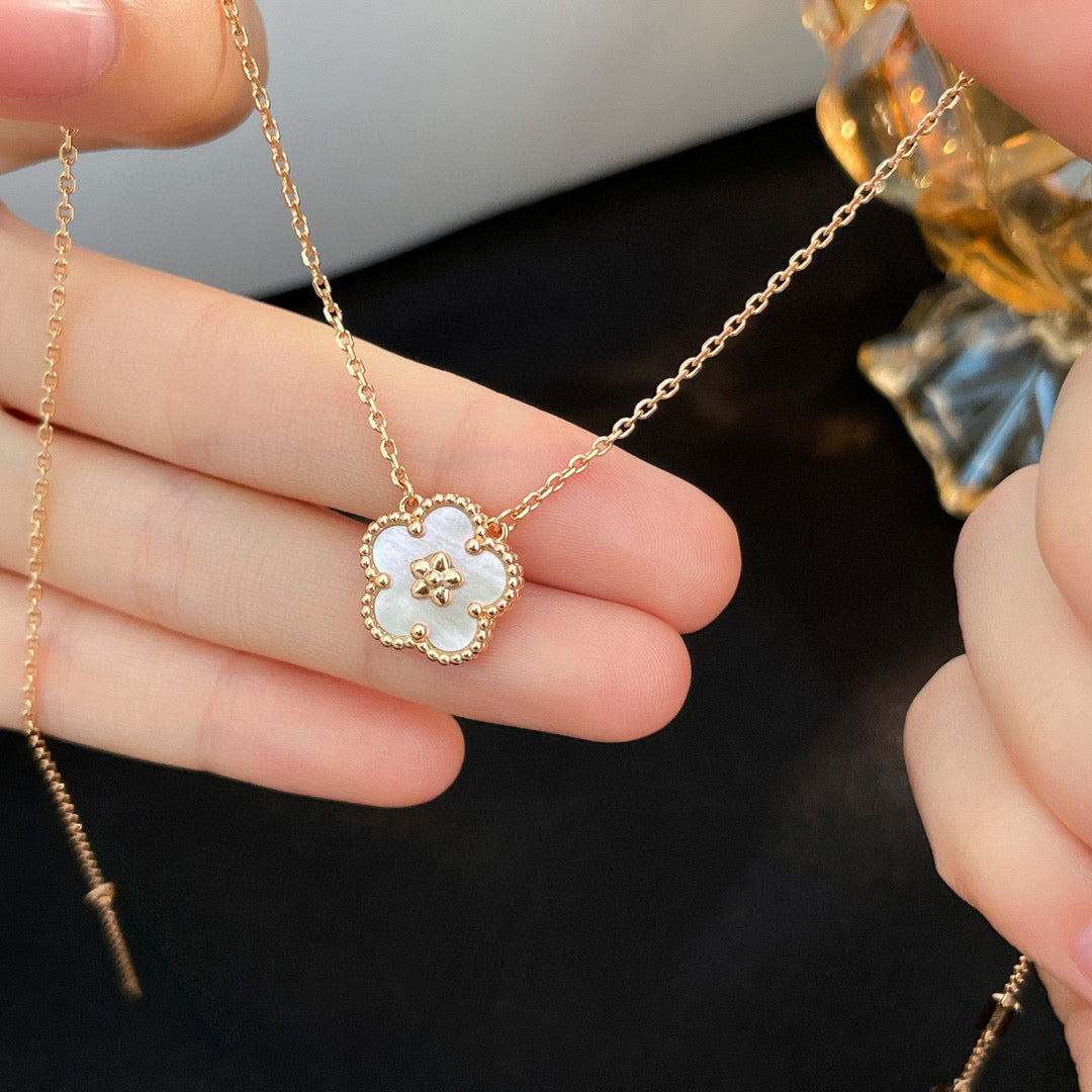 [Lumi Jewels]LUCKY  WHITE MOP  PLUM BLOSSOM NECKLACE