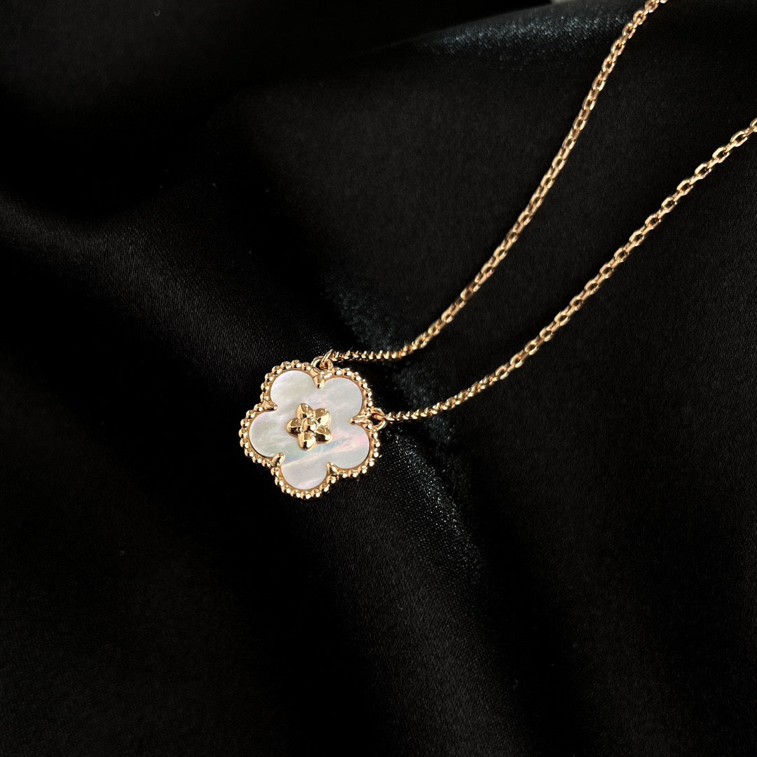 [Lumi Jewels]LUCKY  WHITE MOP  PLUM BLOSSOM NECKLACE