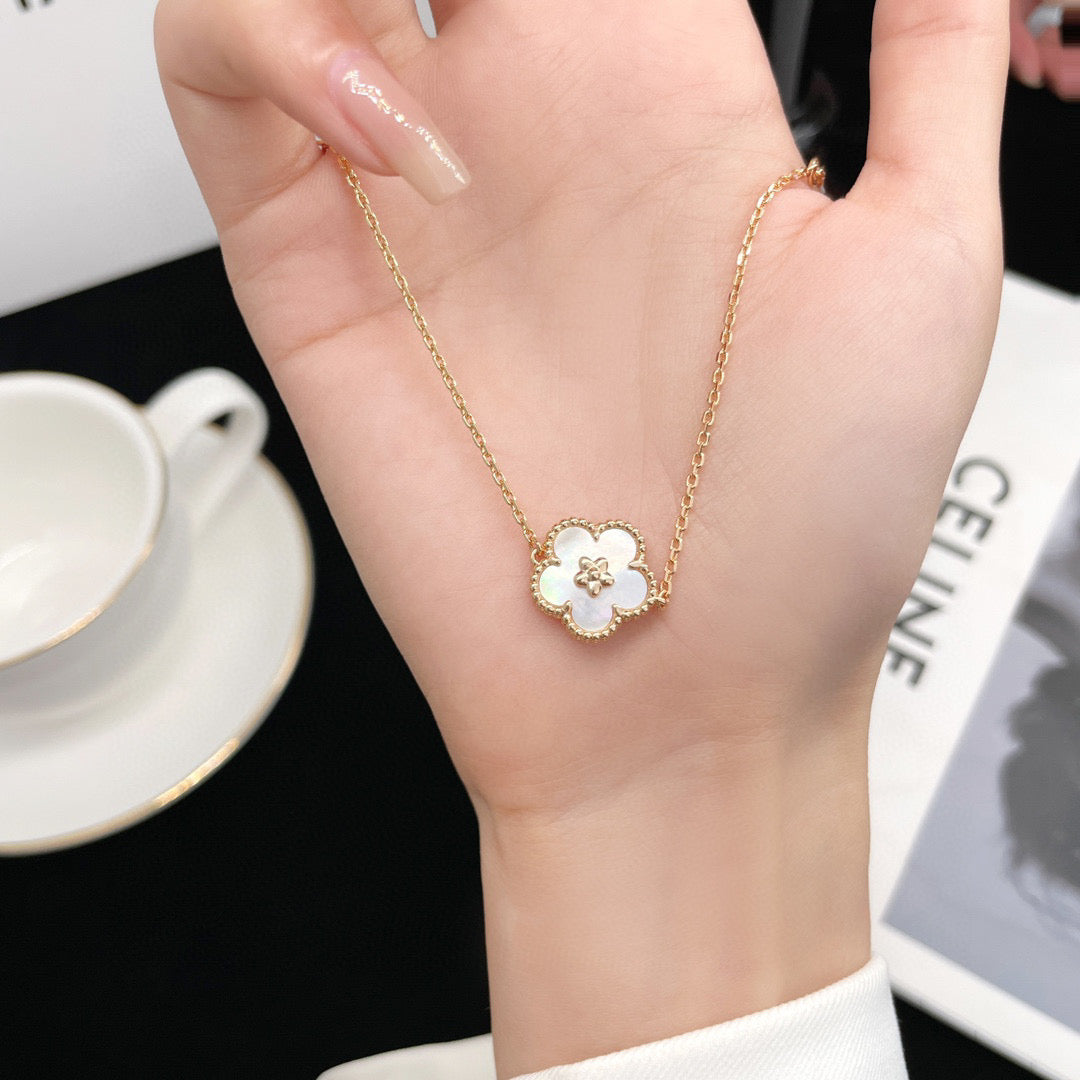 [Lumi Jewels]LUCKY WHITE MOP PLUM BLOSSOM  BRACELET