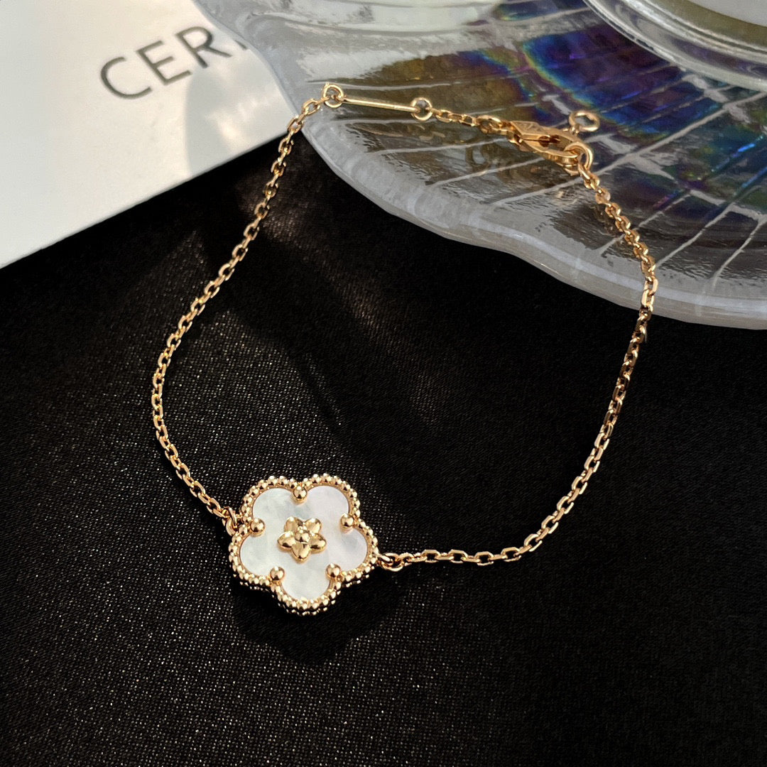 [Lumi Jewels]LUCKY WHITE MOP PLUM BLOSSOM  BRACELET