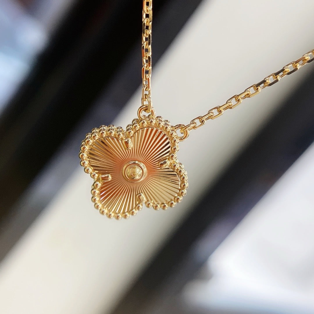 [Lumi Jewels]CLOVER 15MM LASER NECKLACE