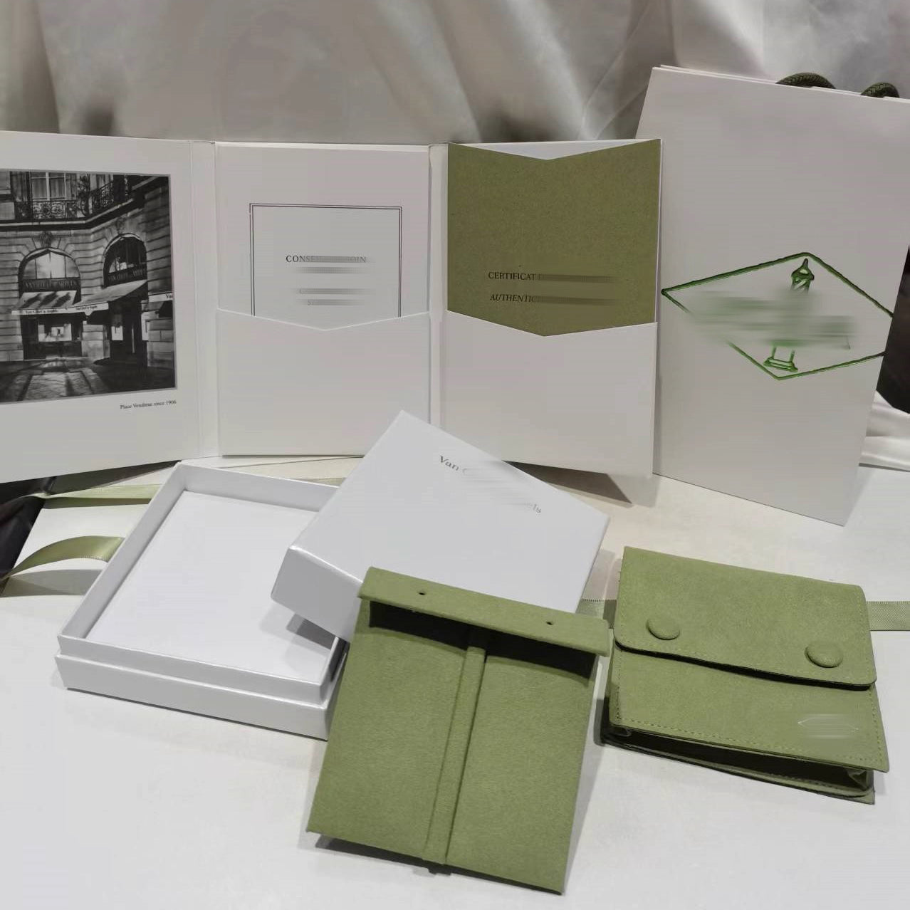 [Lumi Jewels]VA CLOVER BRACELET NECKLACE RING BOX GIFT BAG