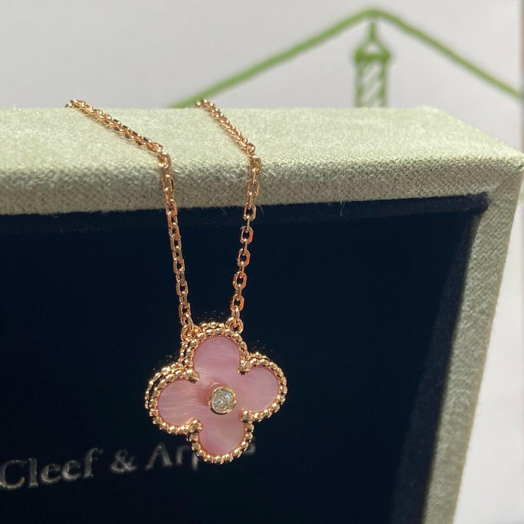 [Lumi Jewels]CLOVER 15MM DIAMOND PINK MOP NECKLACE