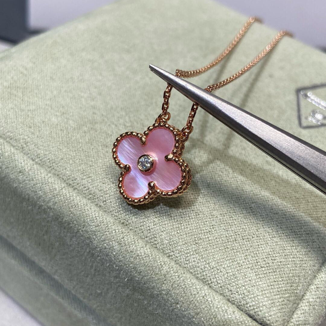 [Lumi Jewels]CLOVER 15MM DIAMOND PINK MOP NECKLACE