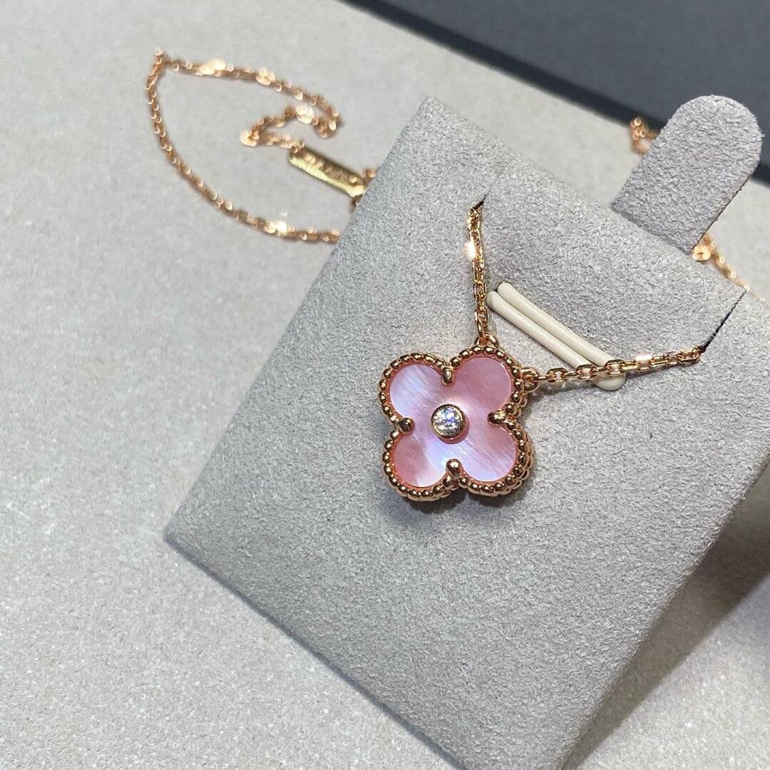 [Lumi Jewels]CLOVER 15MM DIAMOND PINK MOP NECKLACE