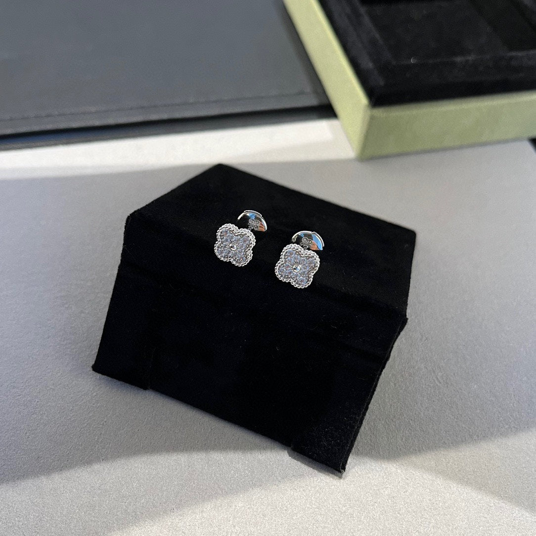 [Lumi Jewels]CLOVER MINI DIAMOND STUD EARRINGS